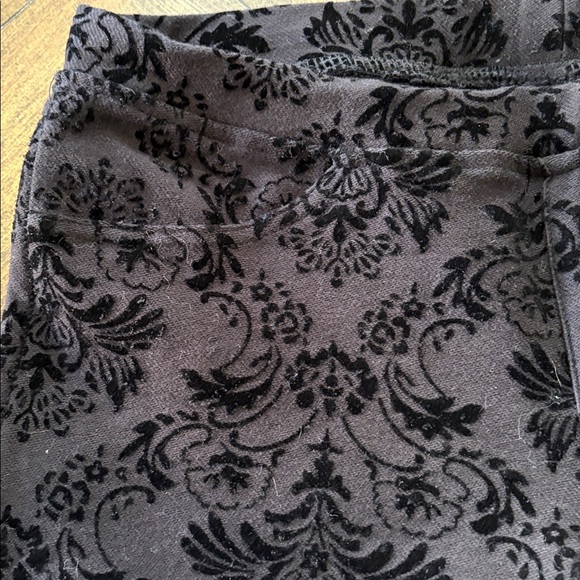 Hue Textured Leggings. Two pair. Size M - Picture 6 of 7